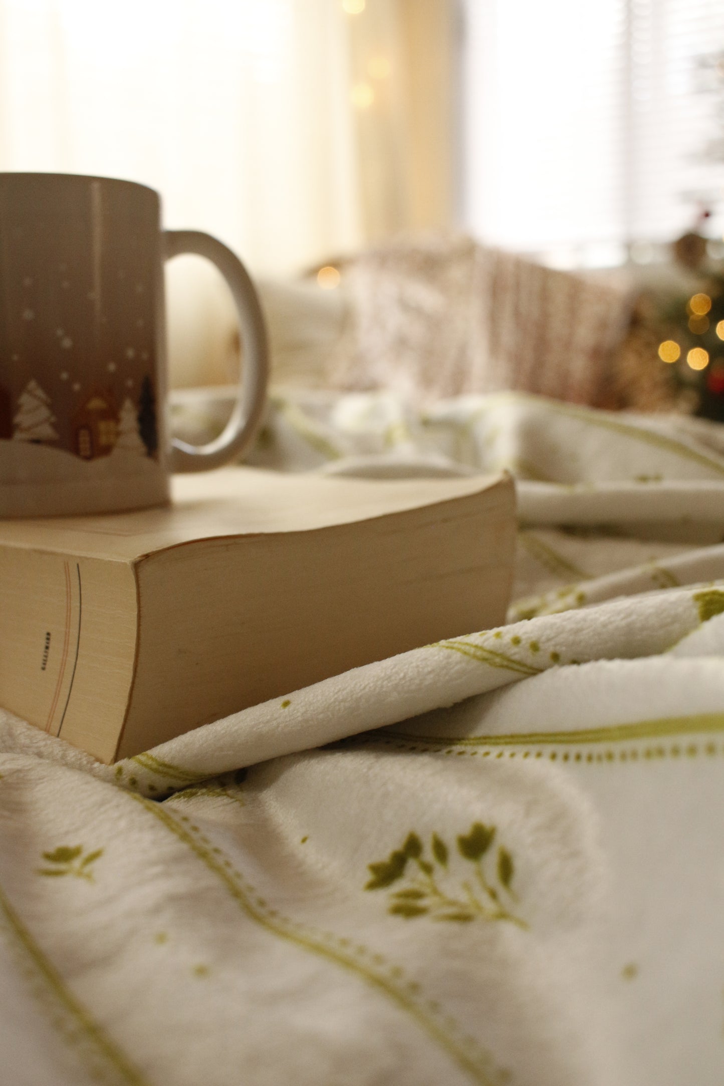 Throw blanket-Vintage floral pattern/Green