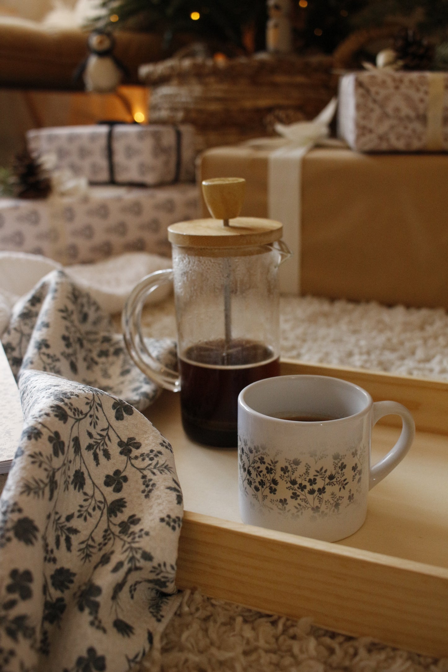 Ceramic Mug - Vines of paradies/navy blue