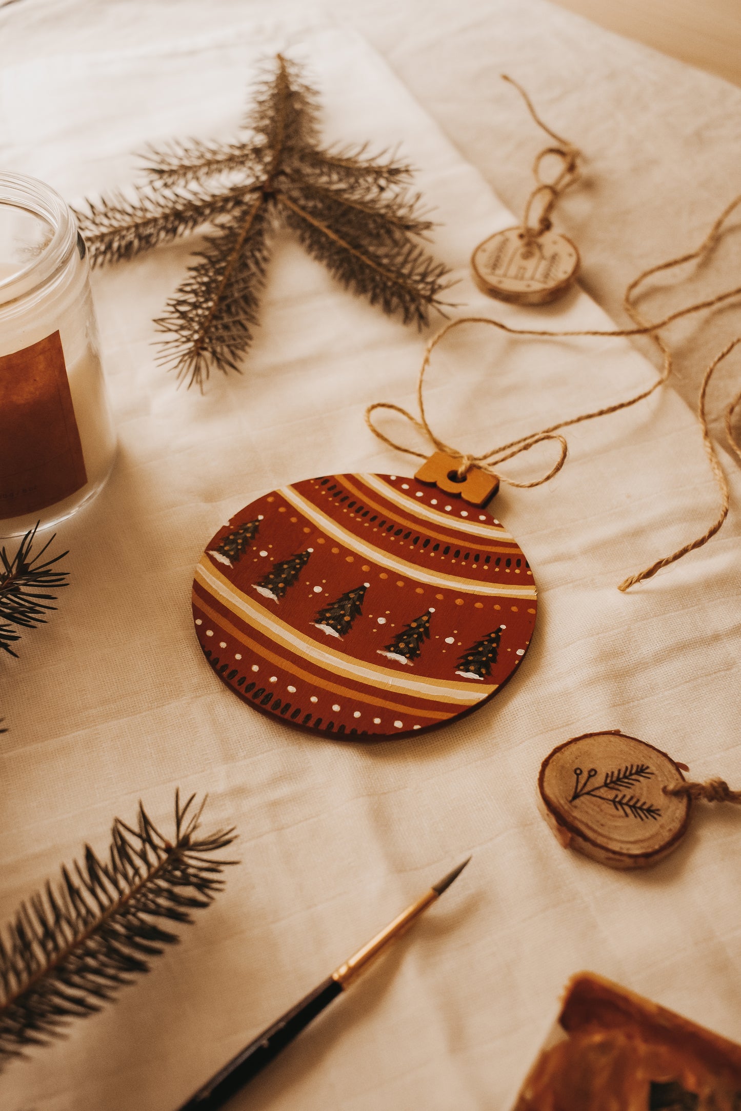 Boule décorative peinte à la main-Ornement 14