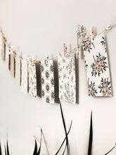 Decorative Clothesline-Flowers & Patterns-12 motifs-3”x4,5”-Ensemble C