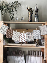 Decorative Clothesline-Flowers & Patterns-7 motifs- 4,5”x5,5”-Ensemble G