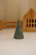 Mini sapins en bois illustrés à la main