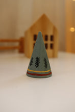 Mini sapins en bois illustrés à la main