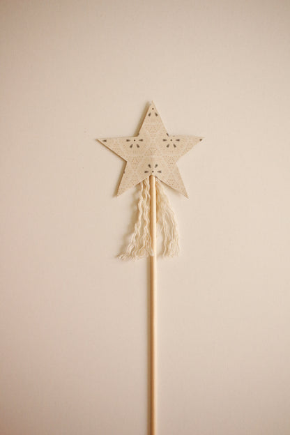 Hand-Made Fairy Wand - Pattern 9 by Natasha Prévost