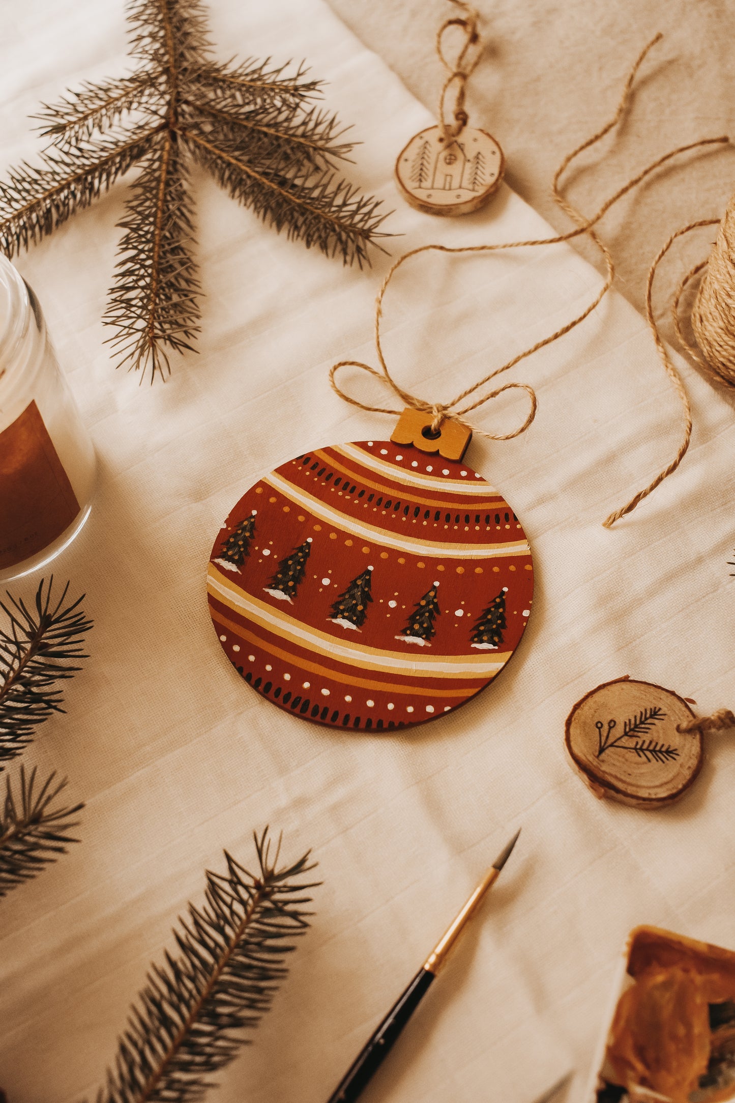 Boule décorative peinte à la main-Ornement 14