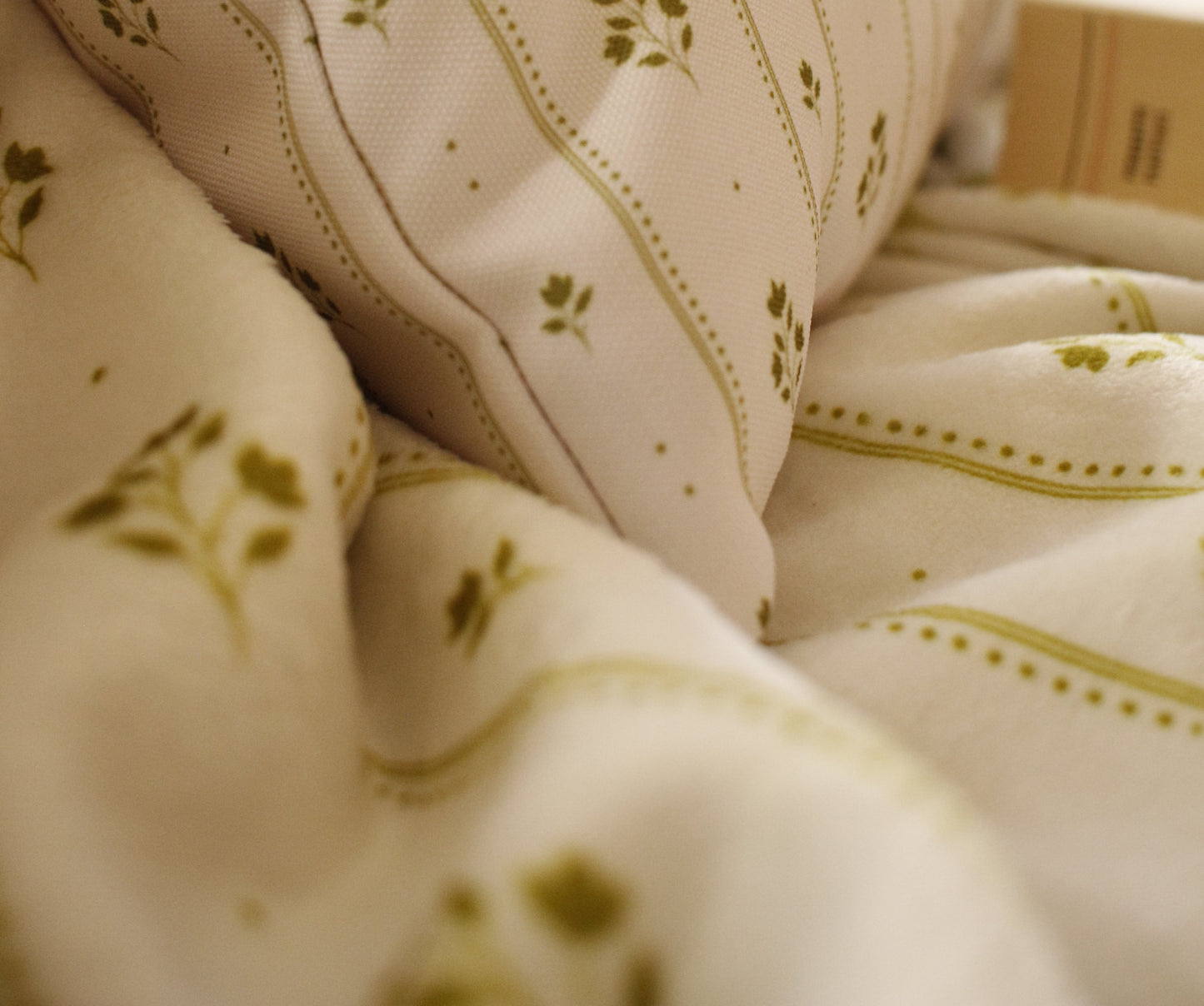 Throw blanket-Vintage floral pattern/Green