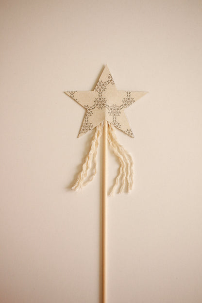 Hand-Made Fairy Wand - Pattern 8 by Natasha Prévost