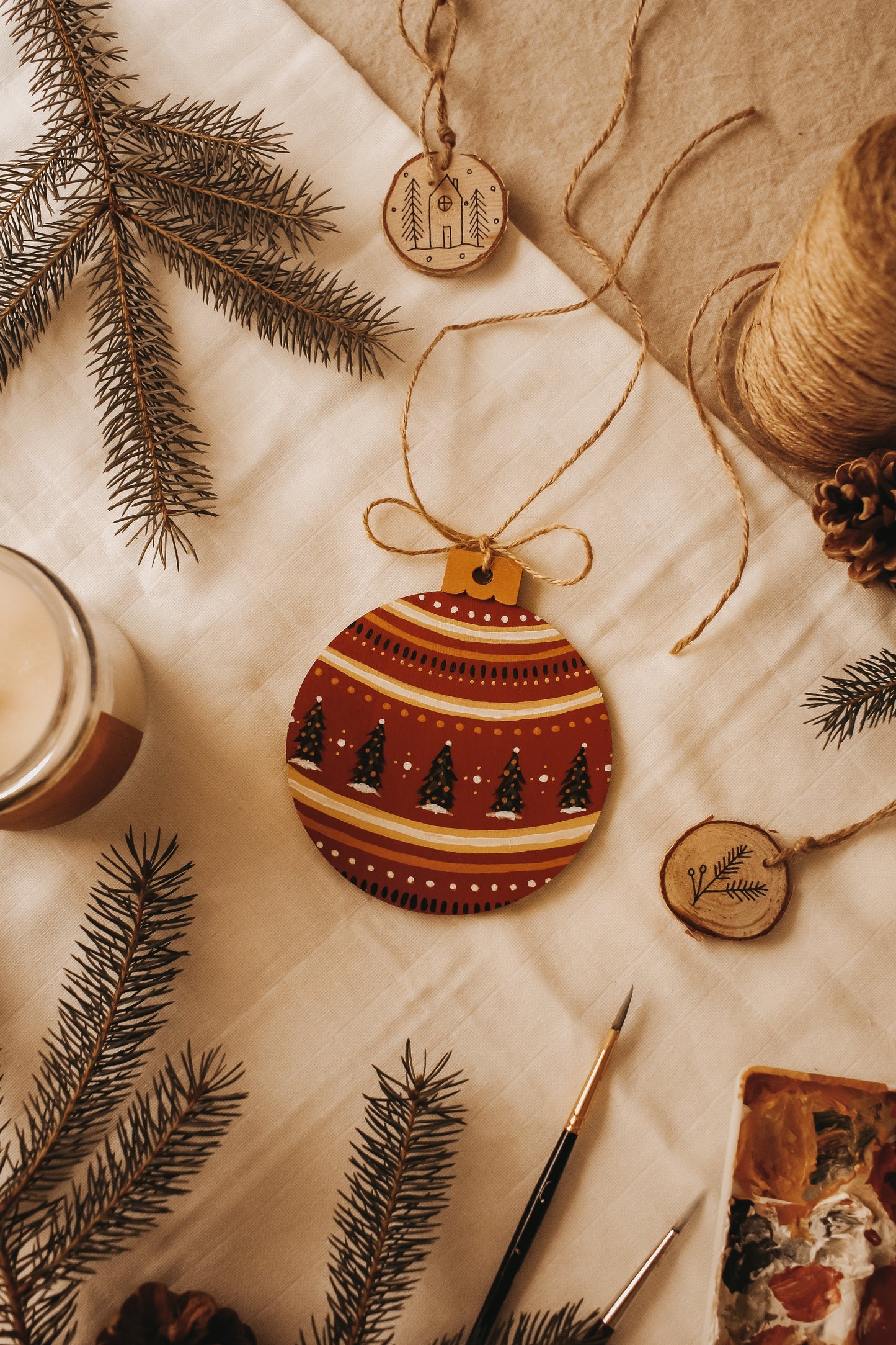 Boule décorative peinte à la main-Ornement 14