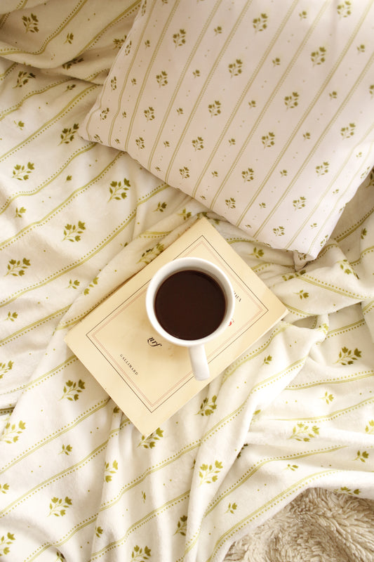 Throw blanket-Vintage floral pattern/Green