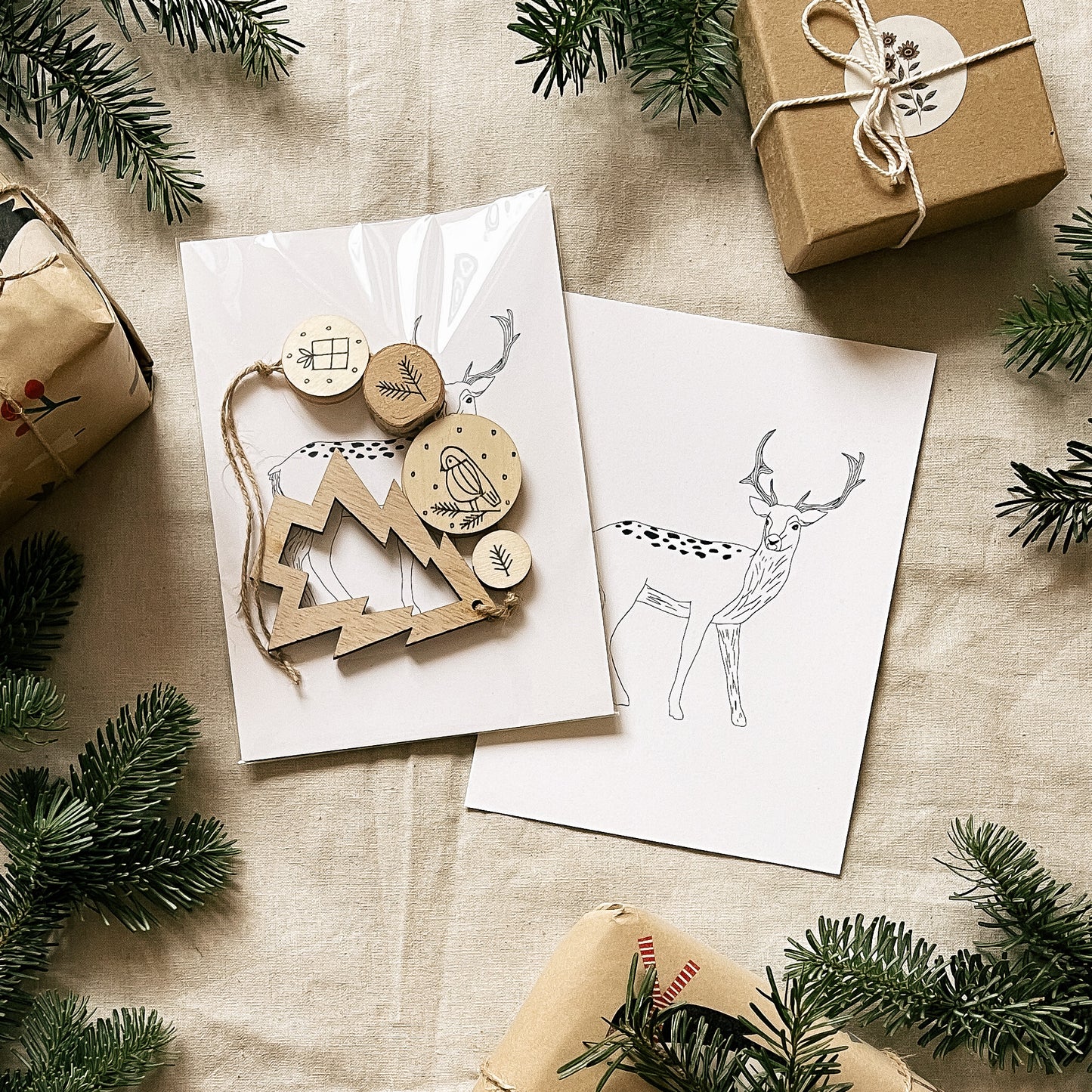 Décoration en bois-Lanière modèle sapin vide