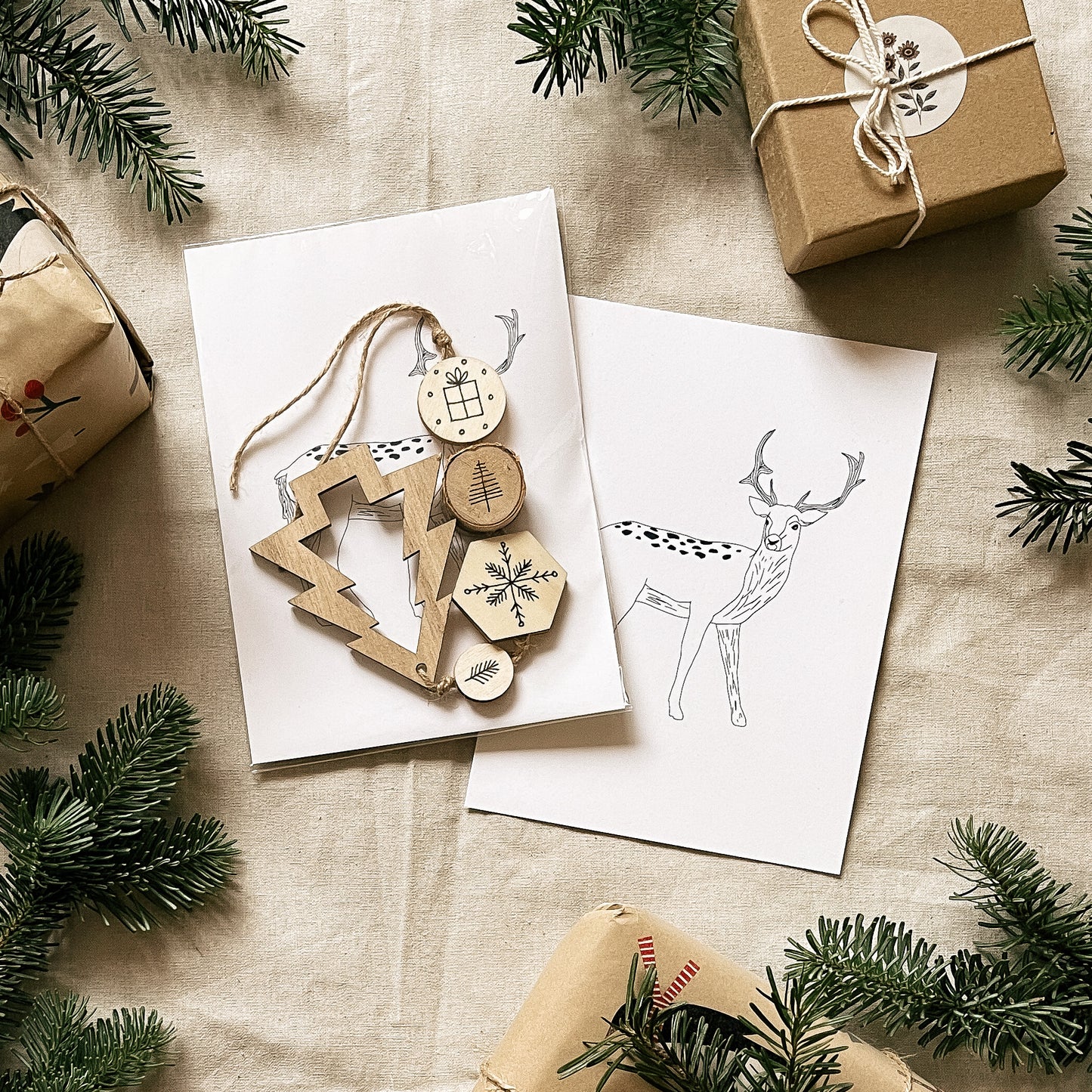 Décoration en bois-Lanière modèle sapin vide