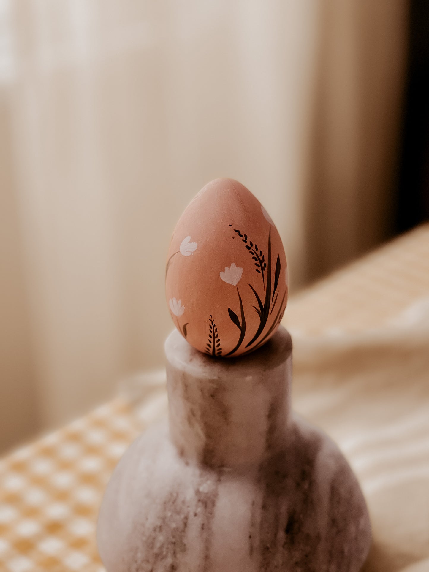 Oeuf décoratif peint à la main- No.11