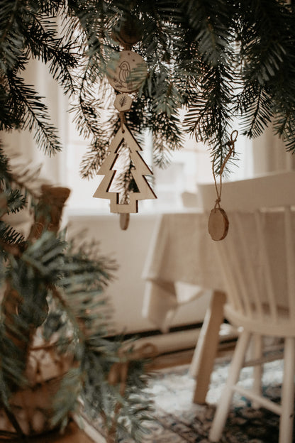 Décoration en bois-Lanière modèle sapin vide