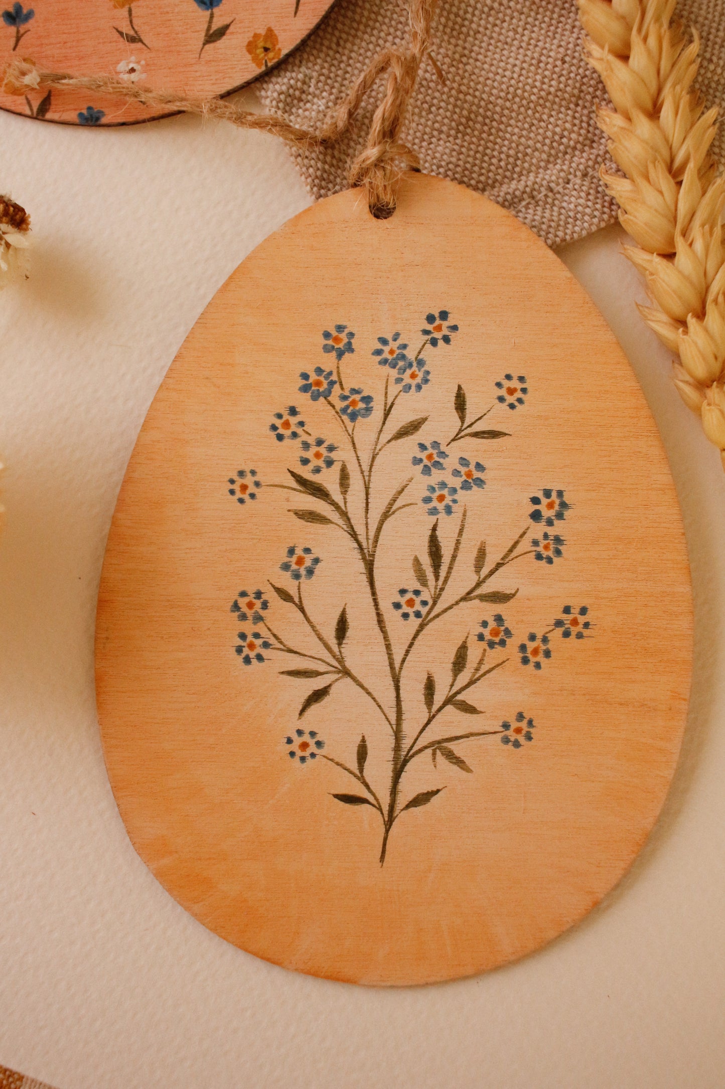 Oeuf décoratif peint à la main- No.20