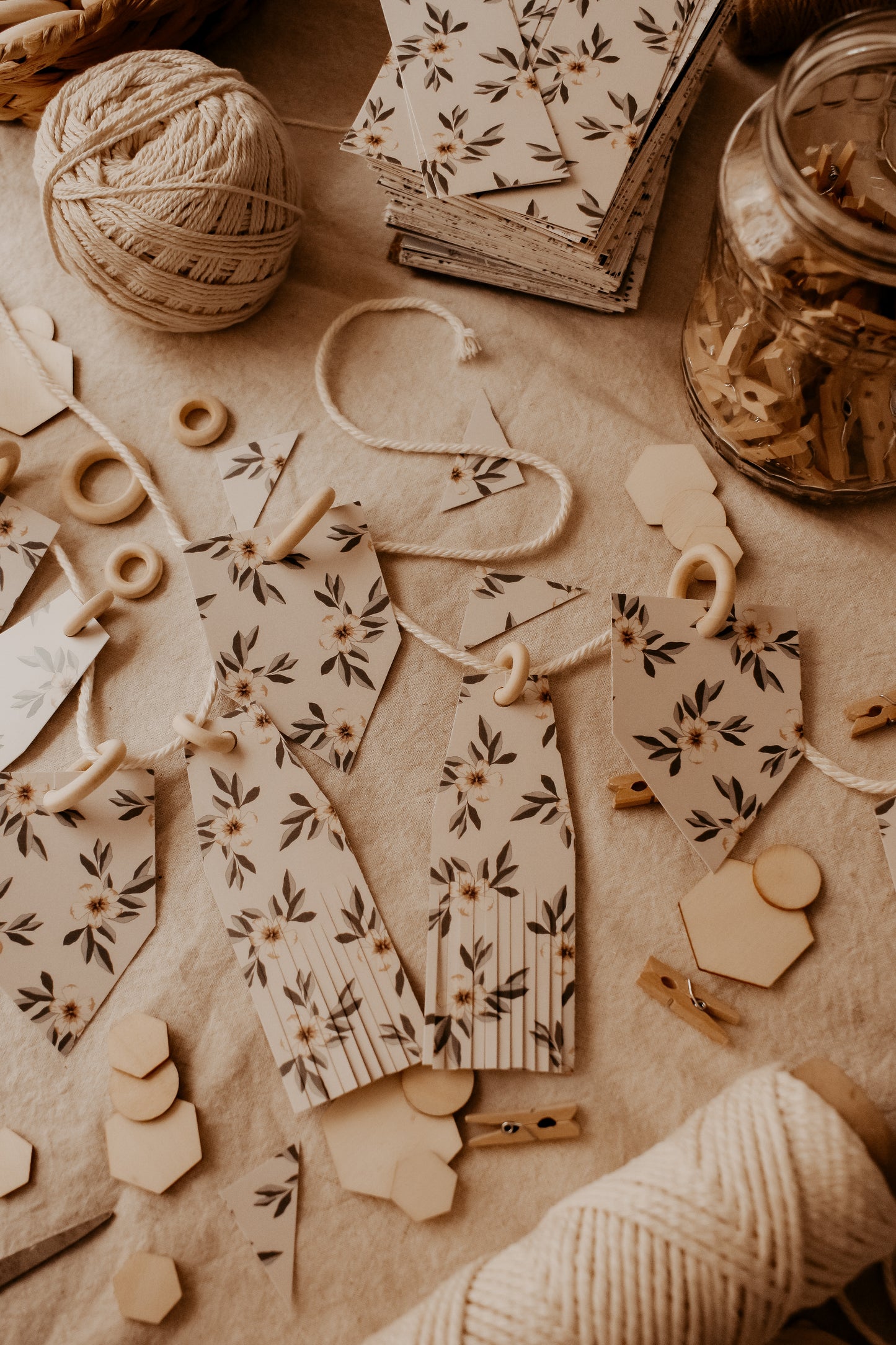 Banner with Illustrated Cardboard & Wooden Rings - 9 Pieces - Pattern 3 by Natasha Prévost