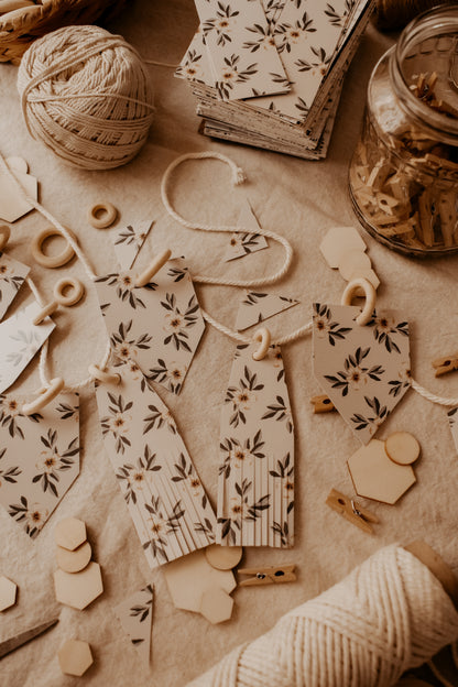 Banner with Illustrated Cardboard & Wooden Rings - 9 Pieces - Pattern 3 by Natasha Prévost