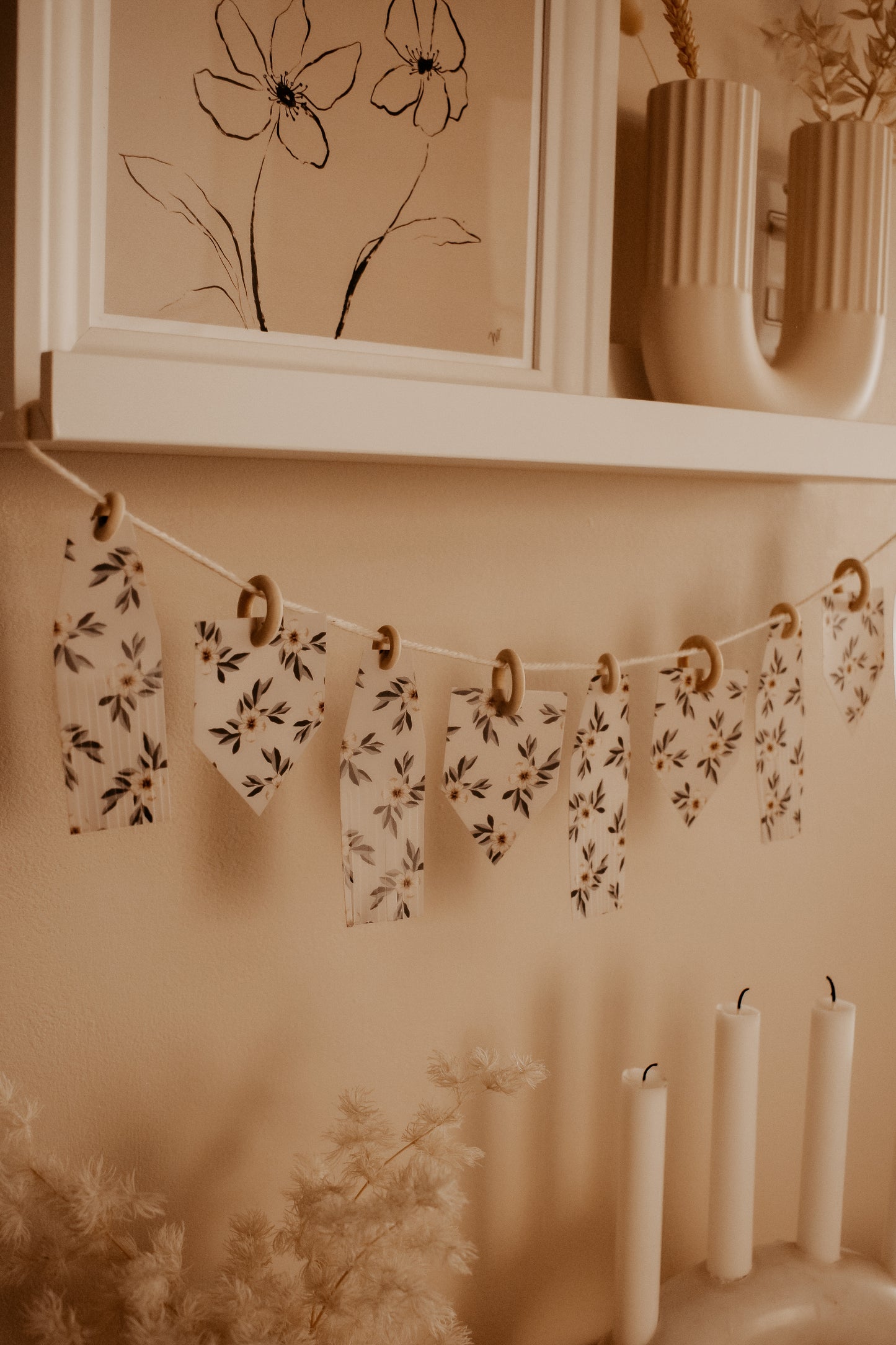 Banner with Illustrated Cardboard & Wooden Rings - 9 Pieces - Pattern 3 by Natasha Prévost