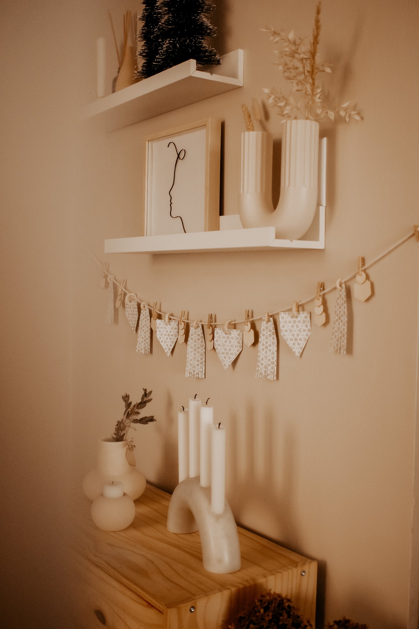 Banderole en cartons illustrés & anneaux en bois -9 pièces-Motif 2