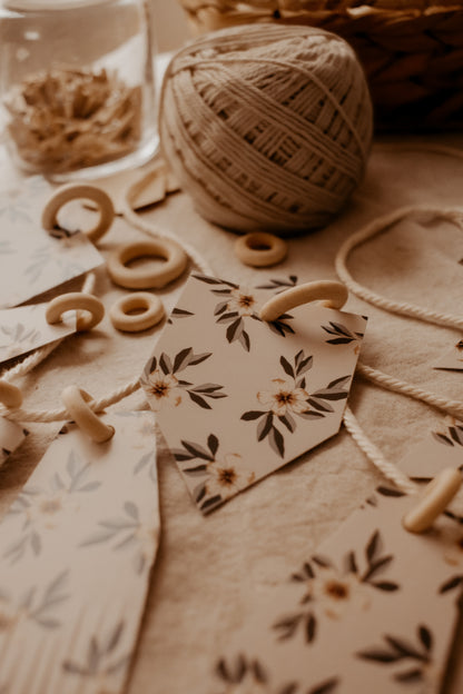 Banner with Illustrated Cardboard & Wooden Rings - 9 Pieces - Pattern 3 by Natasha Prévost