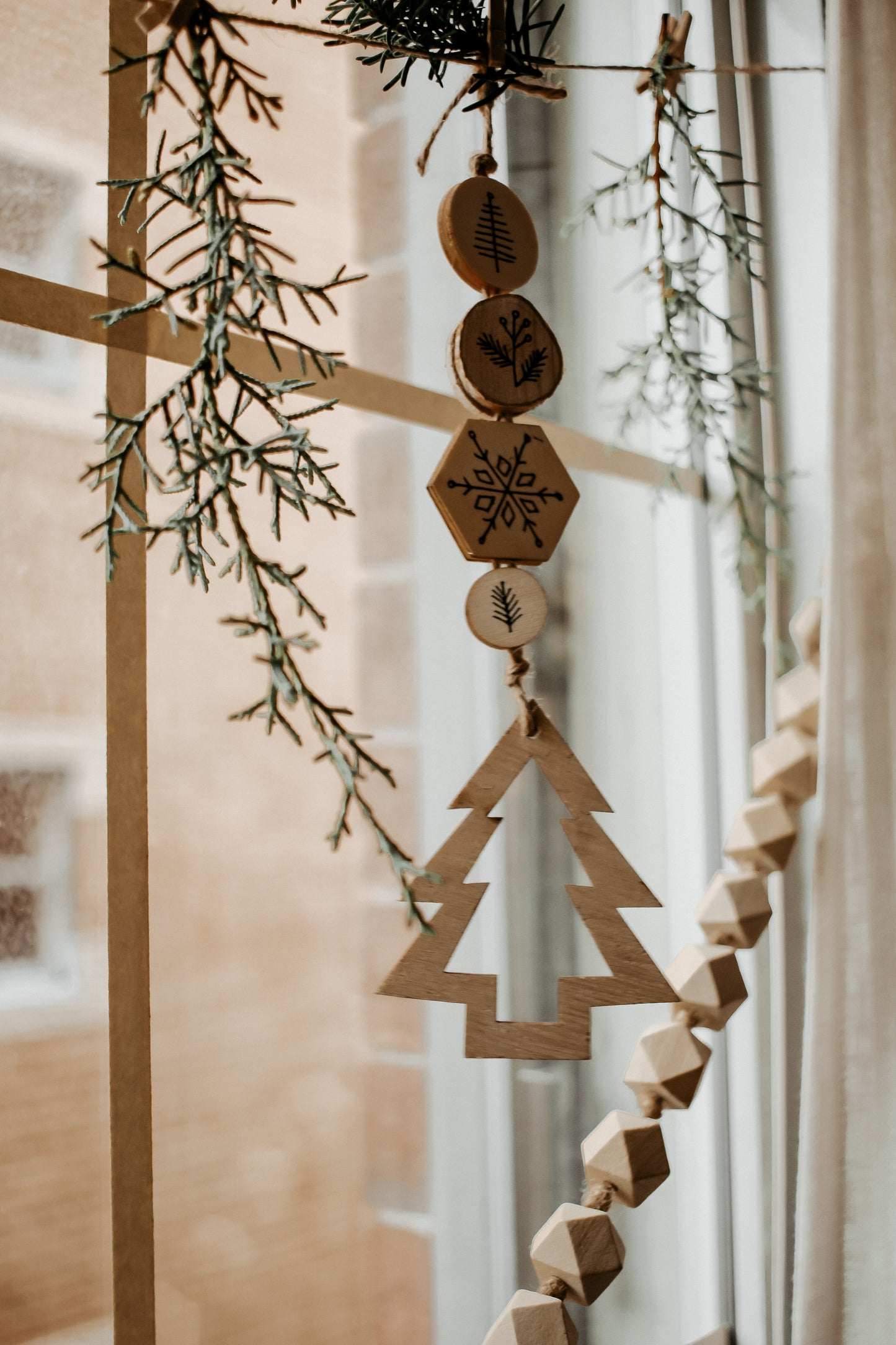 Décoration en bois-Lanière modèle sapin vide