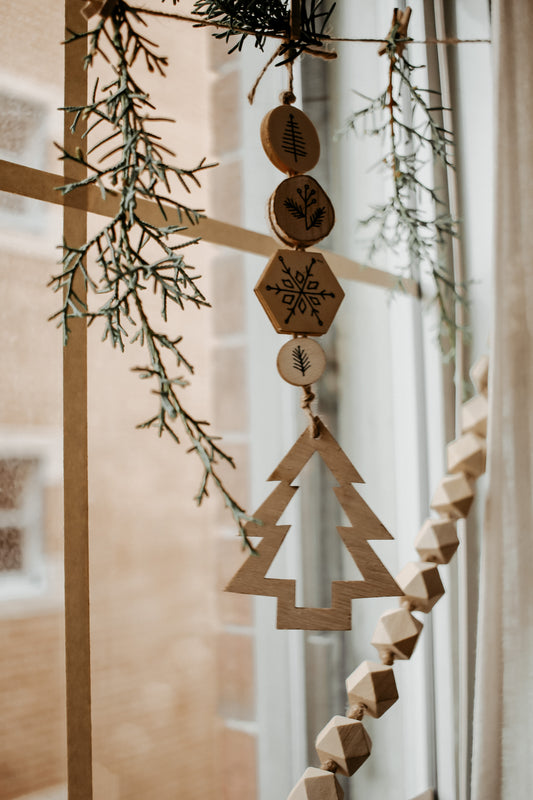 Décoration en bois-Lanière modèle sapin vide