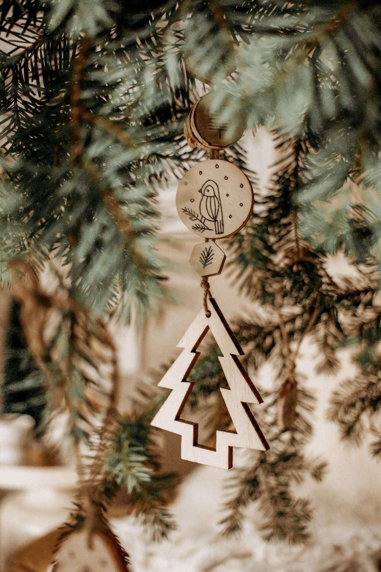Décoration en bois-Lanière modèle sapin vide