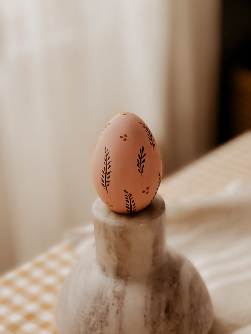 Oeuf décoratif peint à la main- No.4