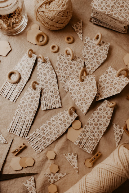 Banderole en cartons illustrés & anneaux en bois -9 pièces-Motif 2